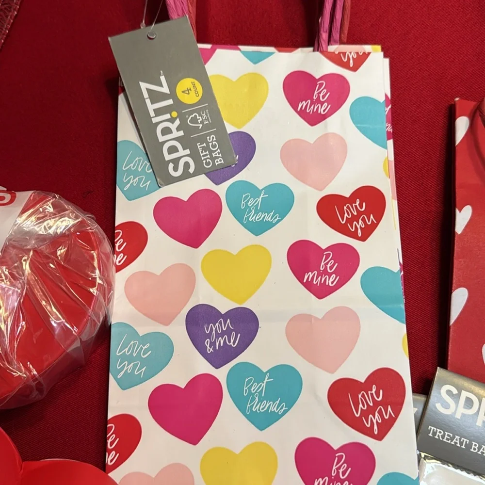 NEW❣️ Valentine Gift Bag Bundle. Wine bags, Treat bags, Gift bags, Heart boxes